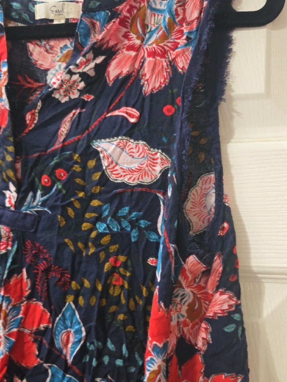 easel Navy Floral V-Neck Sleeveless Camisole with Pink Accents - Picture 4 of 9